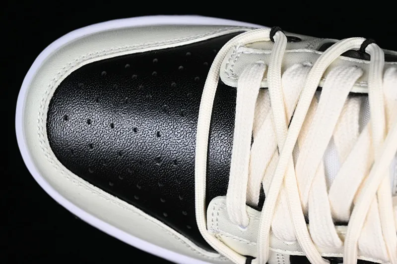 All Categories Nk SB Dunk Series Nk SB Dunk Low Low-top sneakers Customized large box Nk Dunk Low Panda Prank-Reverse Love SB strap low-top casual sneakers CW1590-100